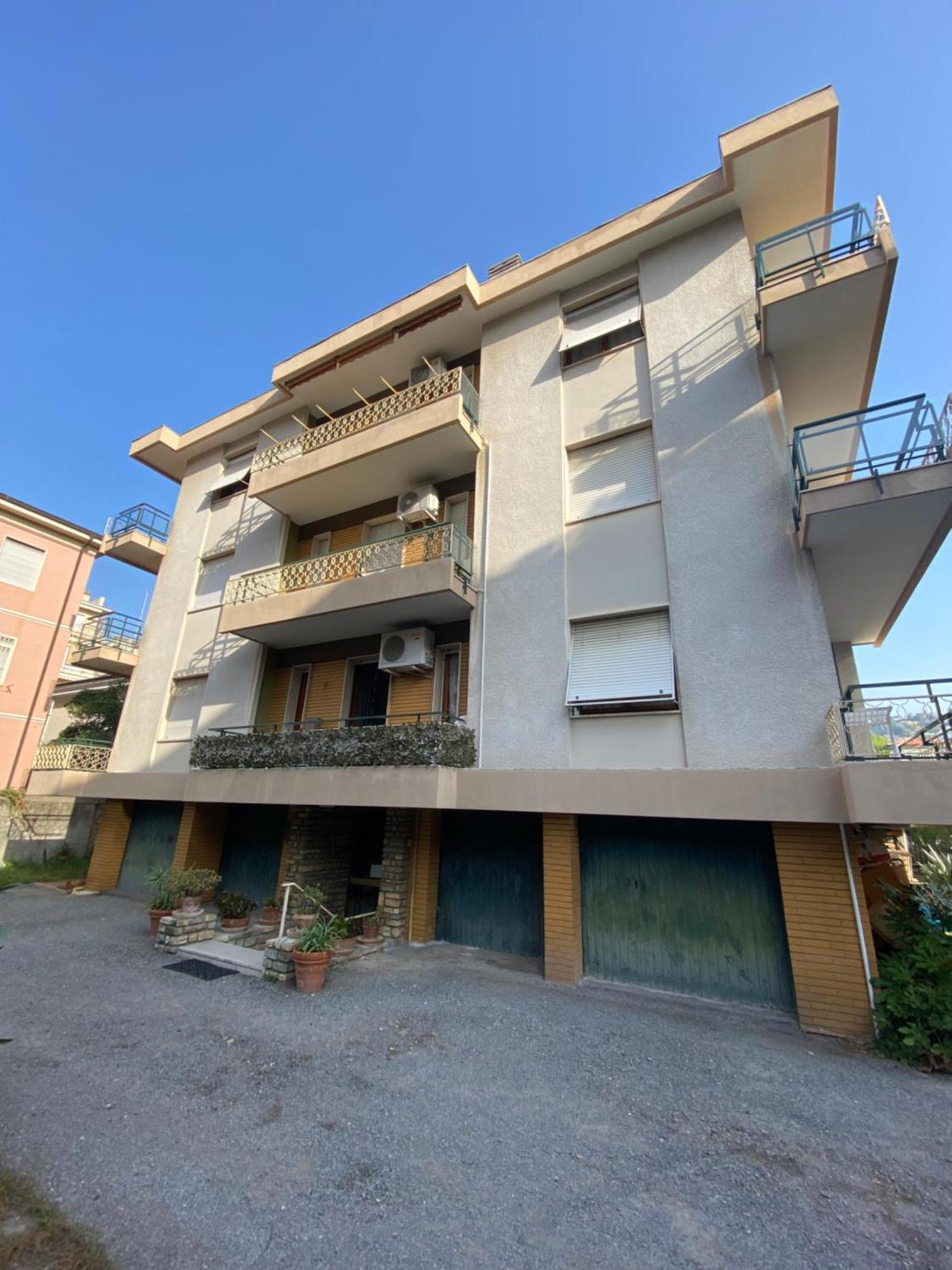 Casa Febo, In Centro Con Parcheggio Privato A 200 Mt Dal Mare Hotel Bordighera Buitenkant foto