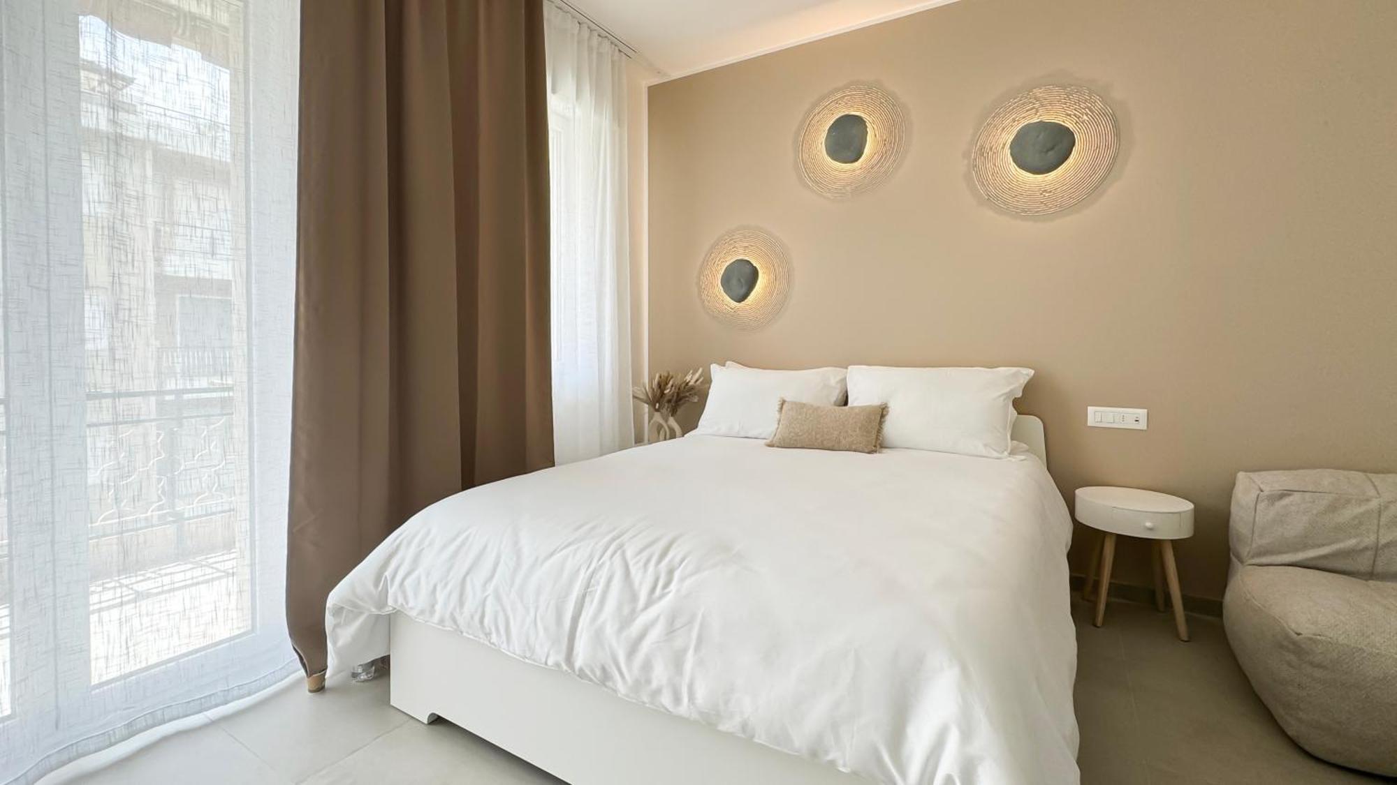 Casa Febo, In Centro Con Parcheggio Privato A 200 Mt Dal Mare Hotel Bordighera Buitenkant foto