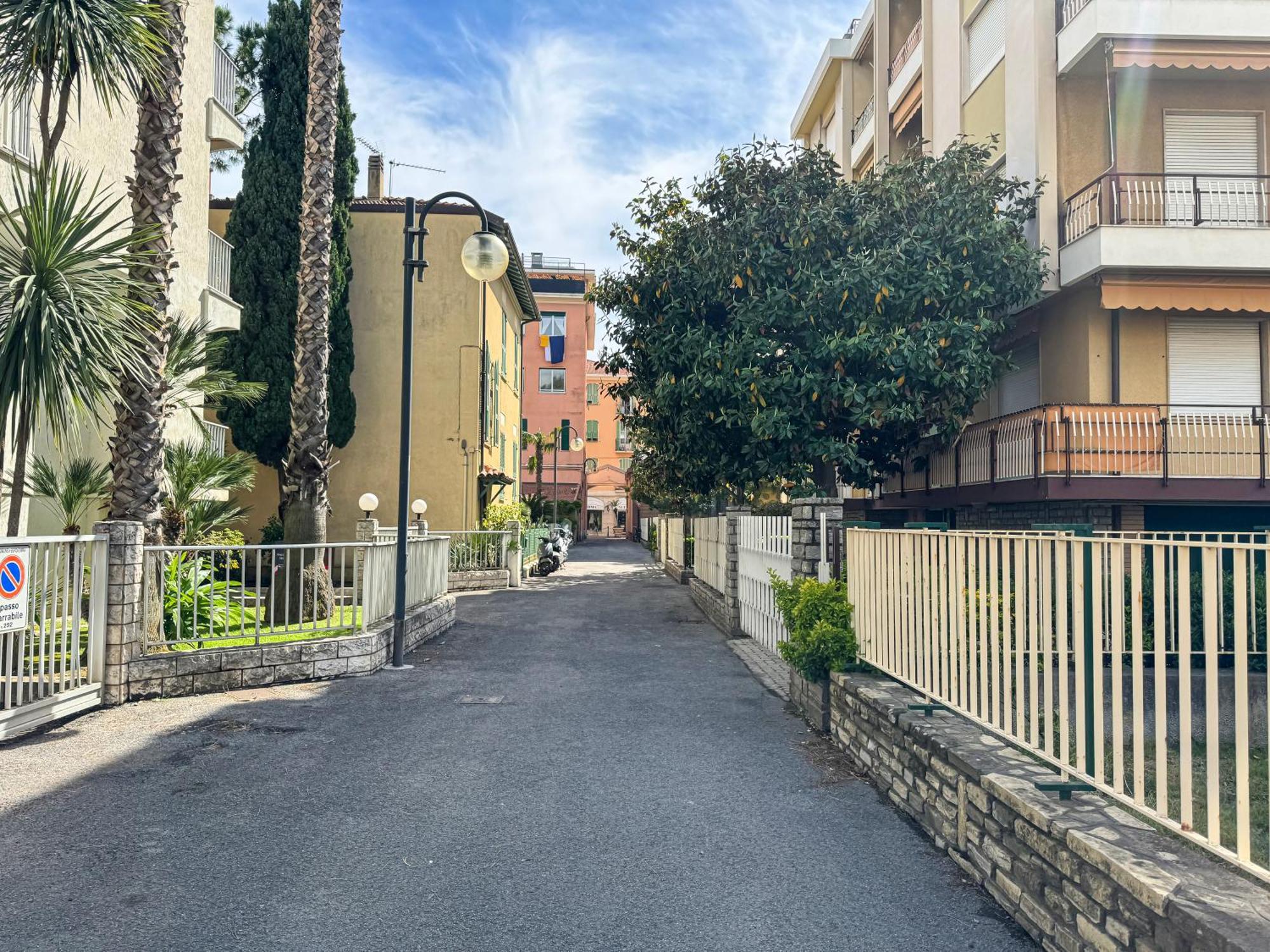 Casa Febo, In Centro Con Parcheggio Privato A 200 Mt Dal Mare Hotel Bordighera Buitenkant foto