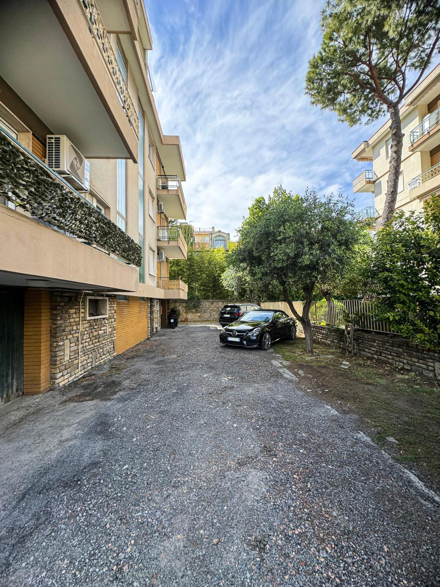 Casa Febo, In Centro Con Parcheggio Privato A 200 Mt Dal Mare Hotel Bordighera Buitenkant foto