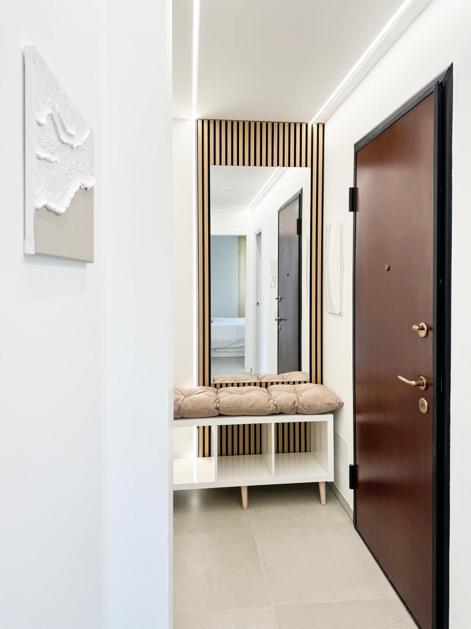 Casa Febo, In Centro Con Parcheggio Privato A 200 Mt Dal Mare Hotel Bordighera Buitenkant foto